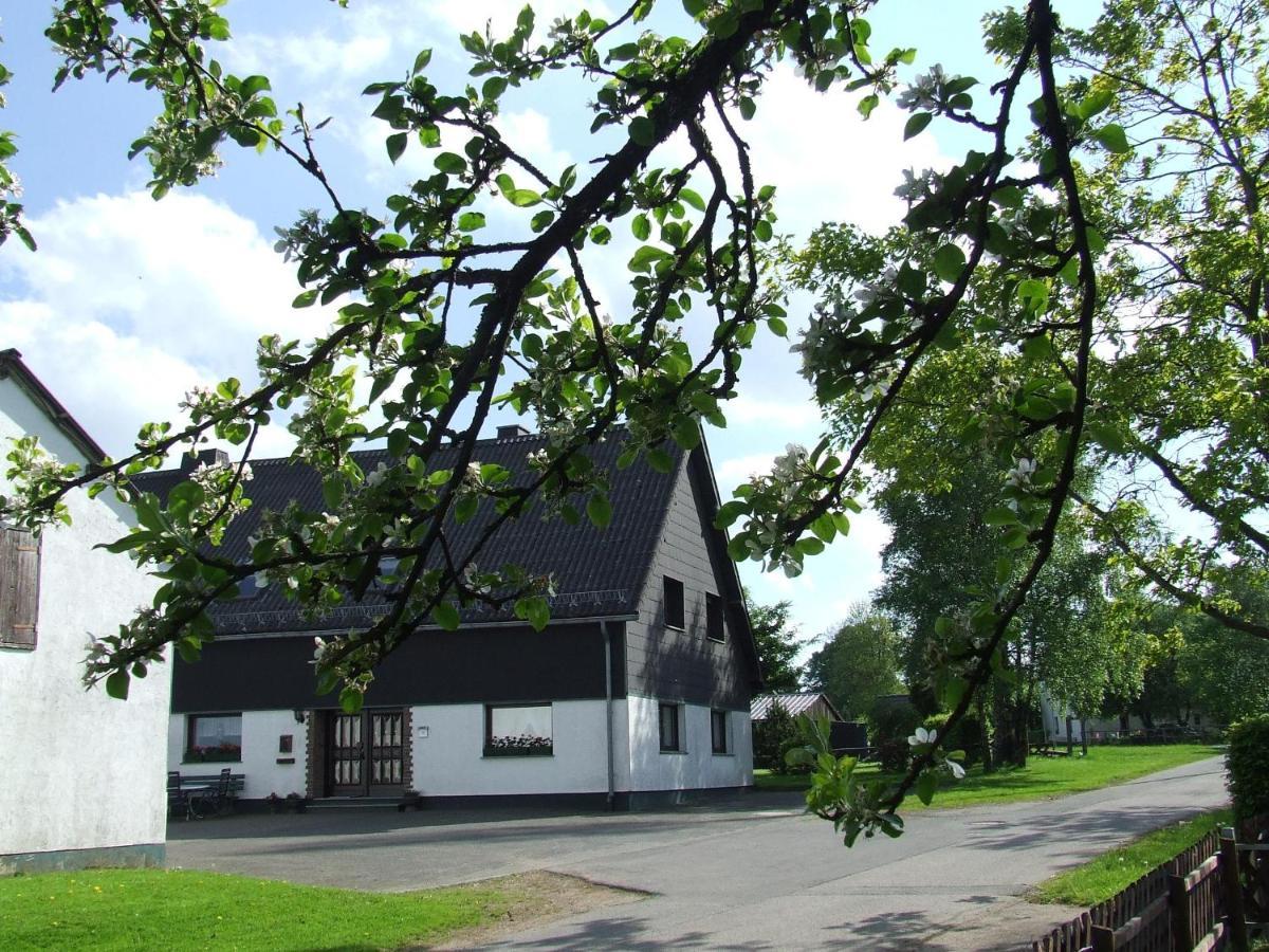 Gaestehaus Juetten Hotel Hellenthal Exterior photo